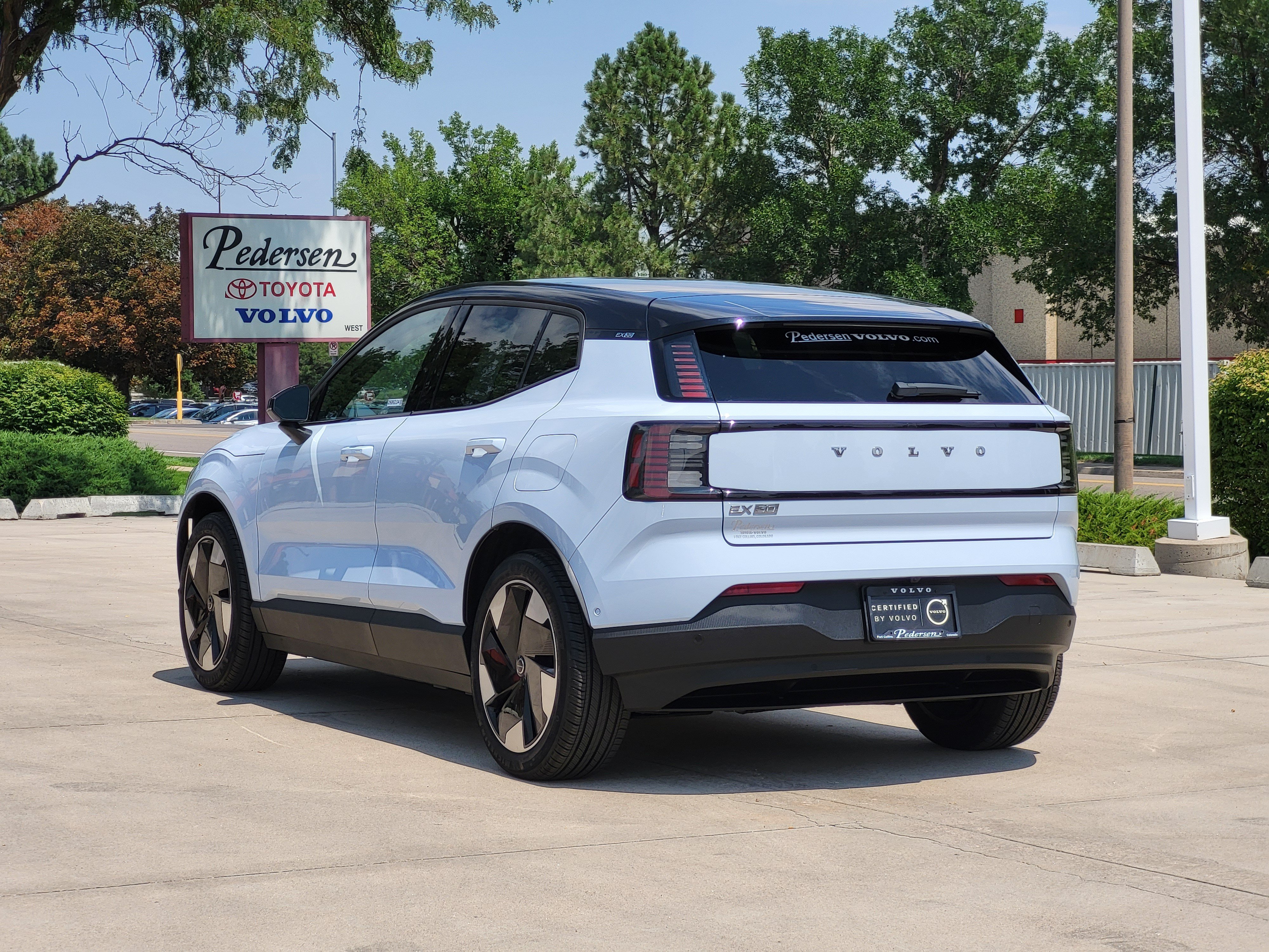 Certified 2025 Volvo EX30 Ultra w/ Climate Package AWD/4WD image 3