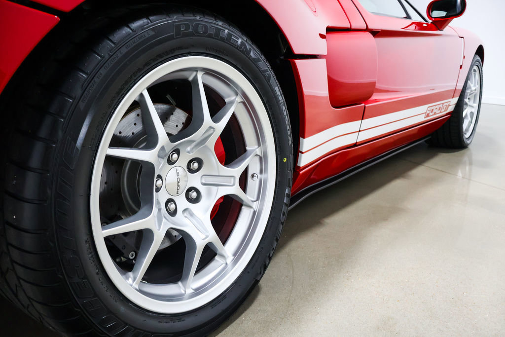 Used 2006 Ford GT RWD image 26
