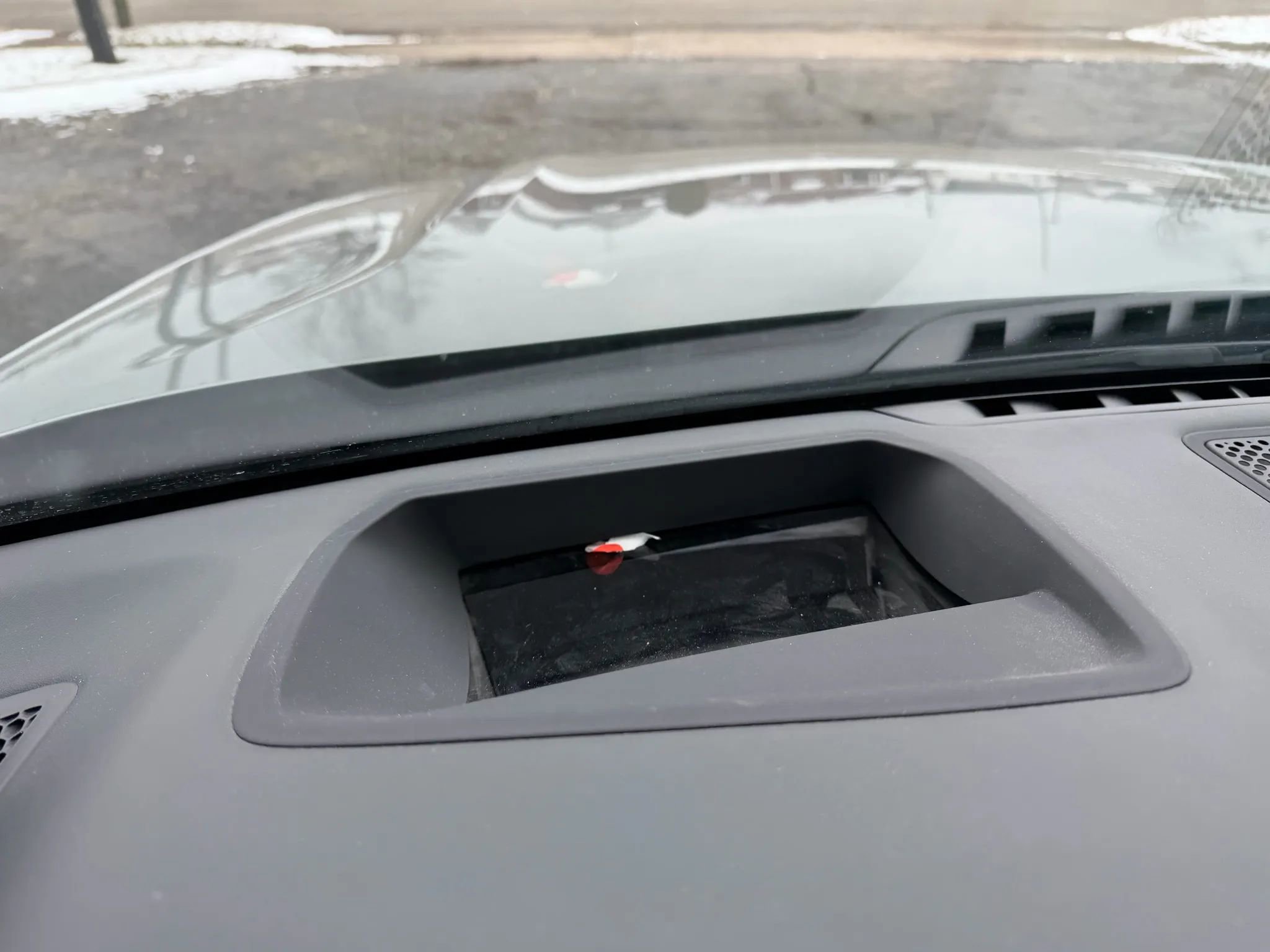 Used 2022 BMW 740i xDrive w/ M Sport Package image 25