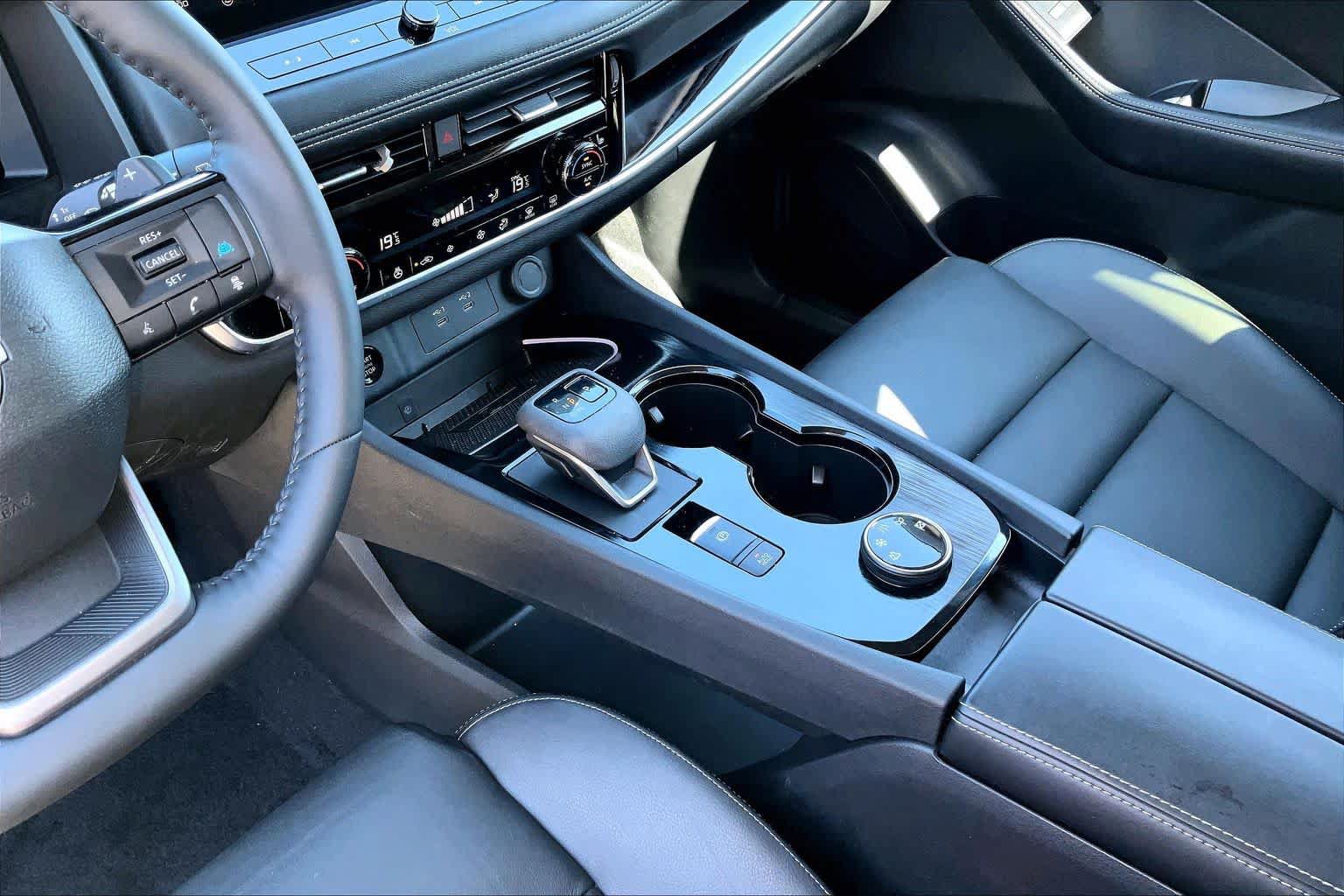 Certified 2025 Nissan Rogue SL AWD/4WD image 14
