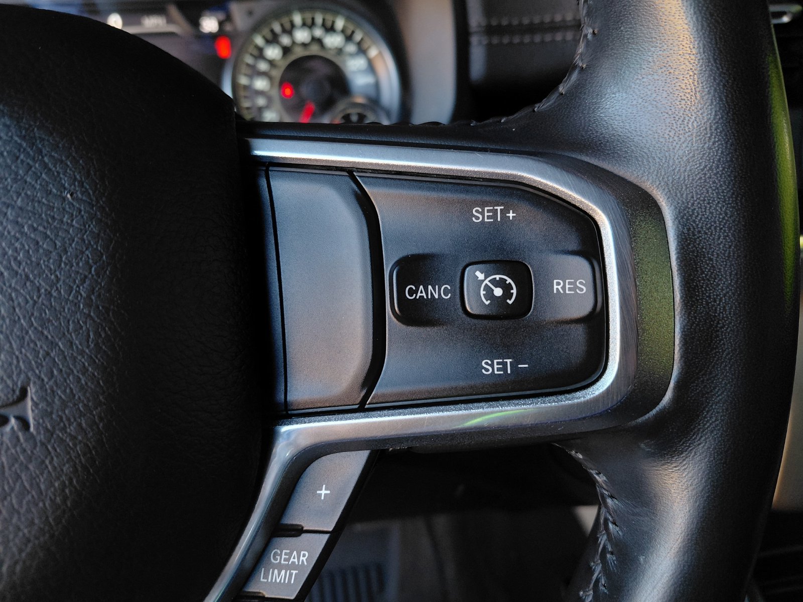 Used 2021 RAM 1500 Laramie AWD/4WD image 6
