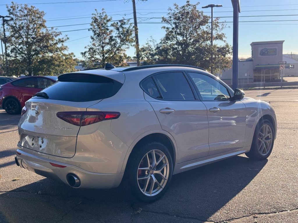Used 2020 Alfa Romeo Stelvio Ti Sport w/ Quick Order Package 22S Sport AWD/4WD image 6