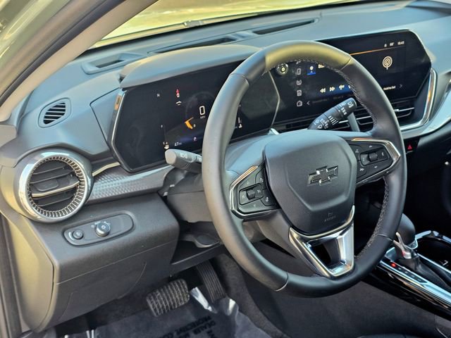 Used 2025 Chevrolet Trax ACTIV w/ Sunroof Package image 16