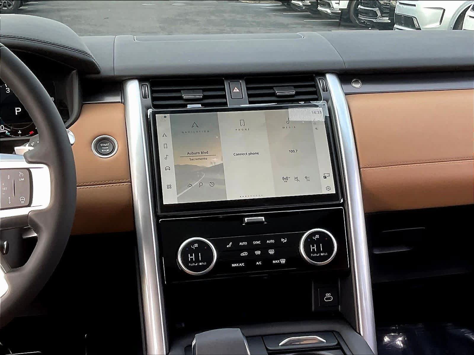 New 2025 Land Rover Discovery Metropolitan Edition AWD/4WD image 9
