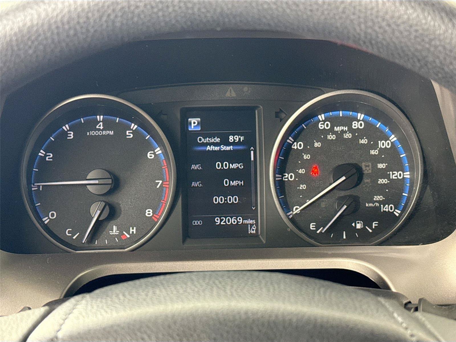 Used 2018 Toyota RAV4 LE FWD image 18