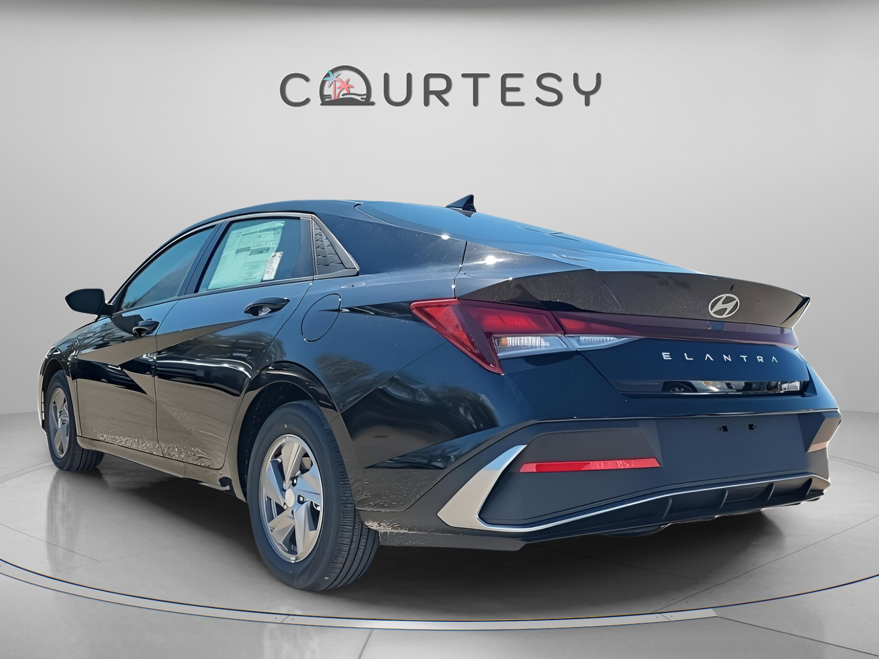 New 2026 Hyundai Elantra SE image 3