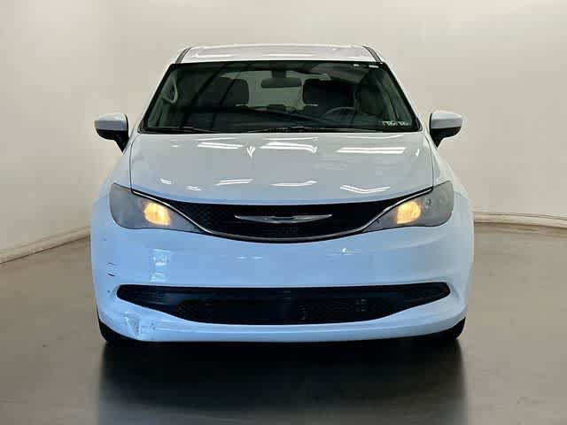 Used 2022 Chrysler Voyager LX FWD image 32