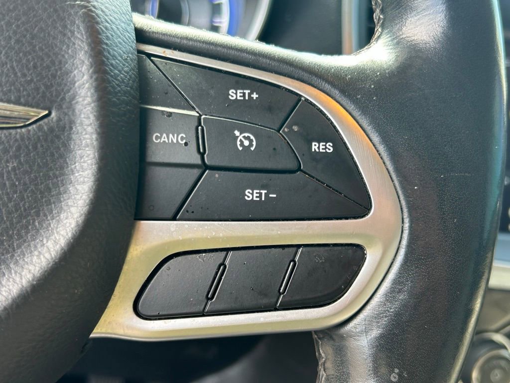 Used 2018 Chrysler 300 Limited RWD image 21