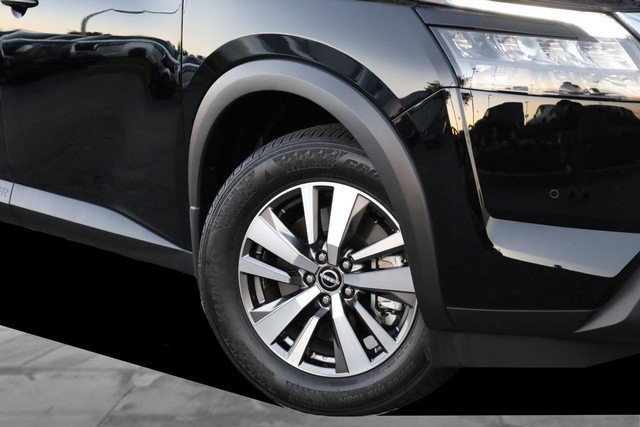 Certified 2025 Nissan Pathfinder SL FWD image 3