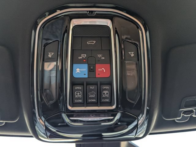Used 2022 Jeep Grand Cherokee Summit w/ Adv Protech Group IV AWD/4WD image 13