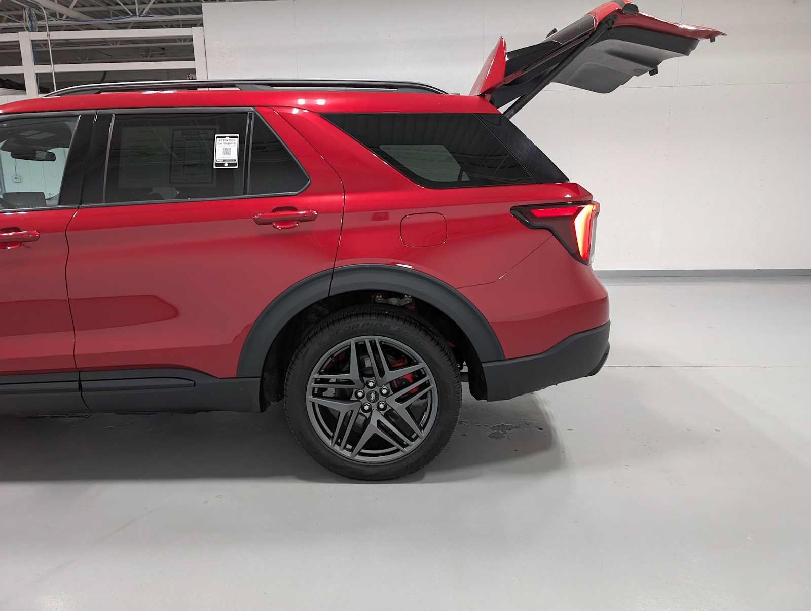 Used 2025 Ford Explorer ST-Line w/ ST-Line Street Pack AWD/4WD image 11