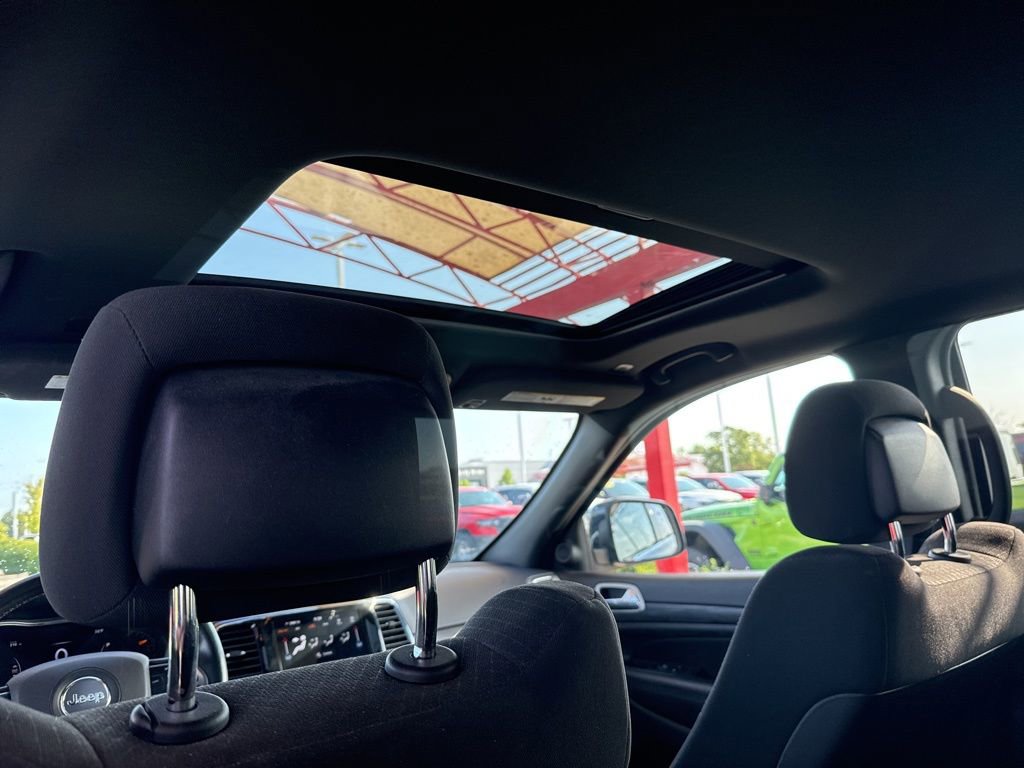 Used 2022 Jeep Grand Cherokee Laredo E w/ Security & Convenience Group image 25