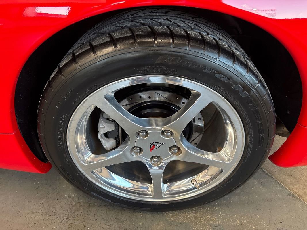 Used 2004 Chevrolet Corvette Coupe w/ Roof Package image 31