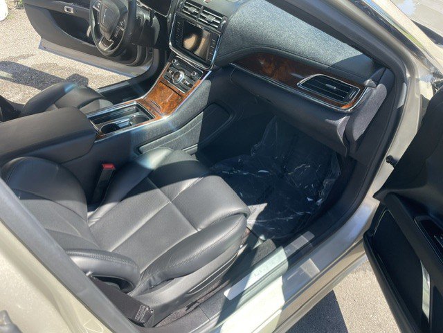 Used 2017 Lincoln Continental Select w/ Climate Package AWD/4WD image 10