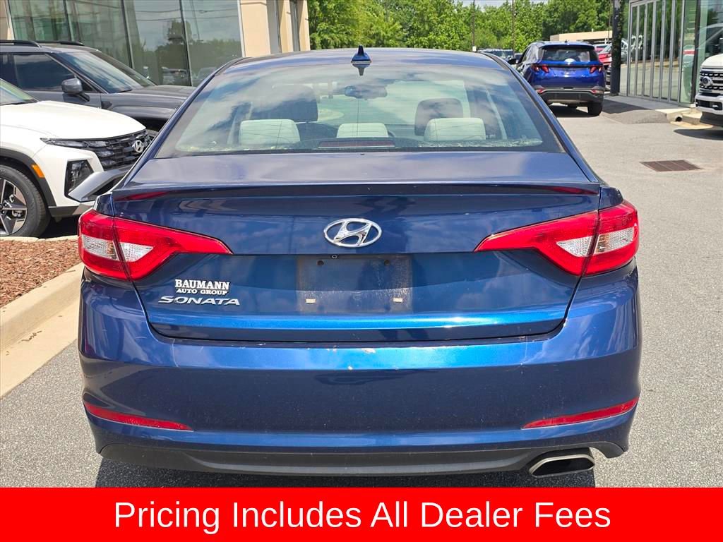 Used 2017 Hyundai Sonata SE w/ Cargo Package FWD image 2