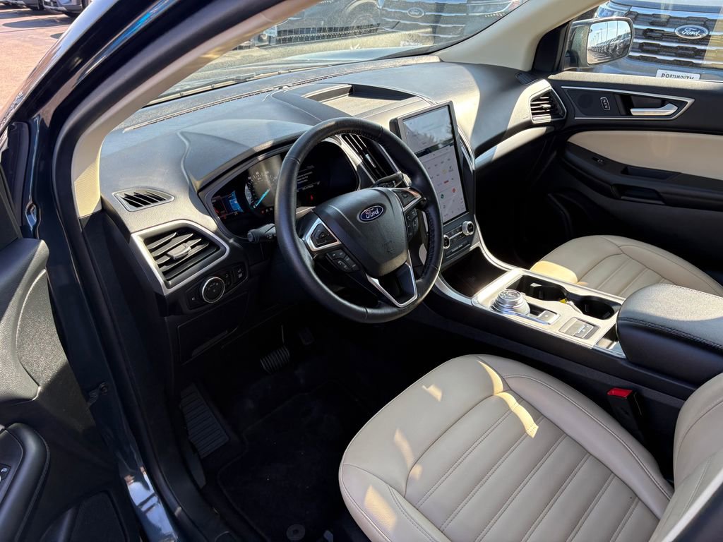 Used 2024 Ford Edge SEL w/ Convenience Package image 3