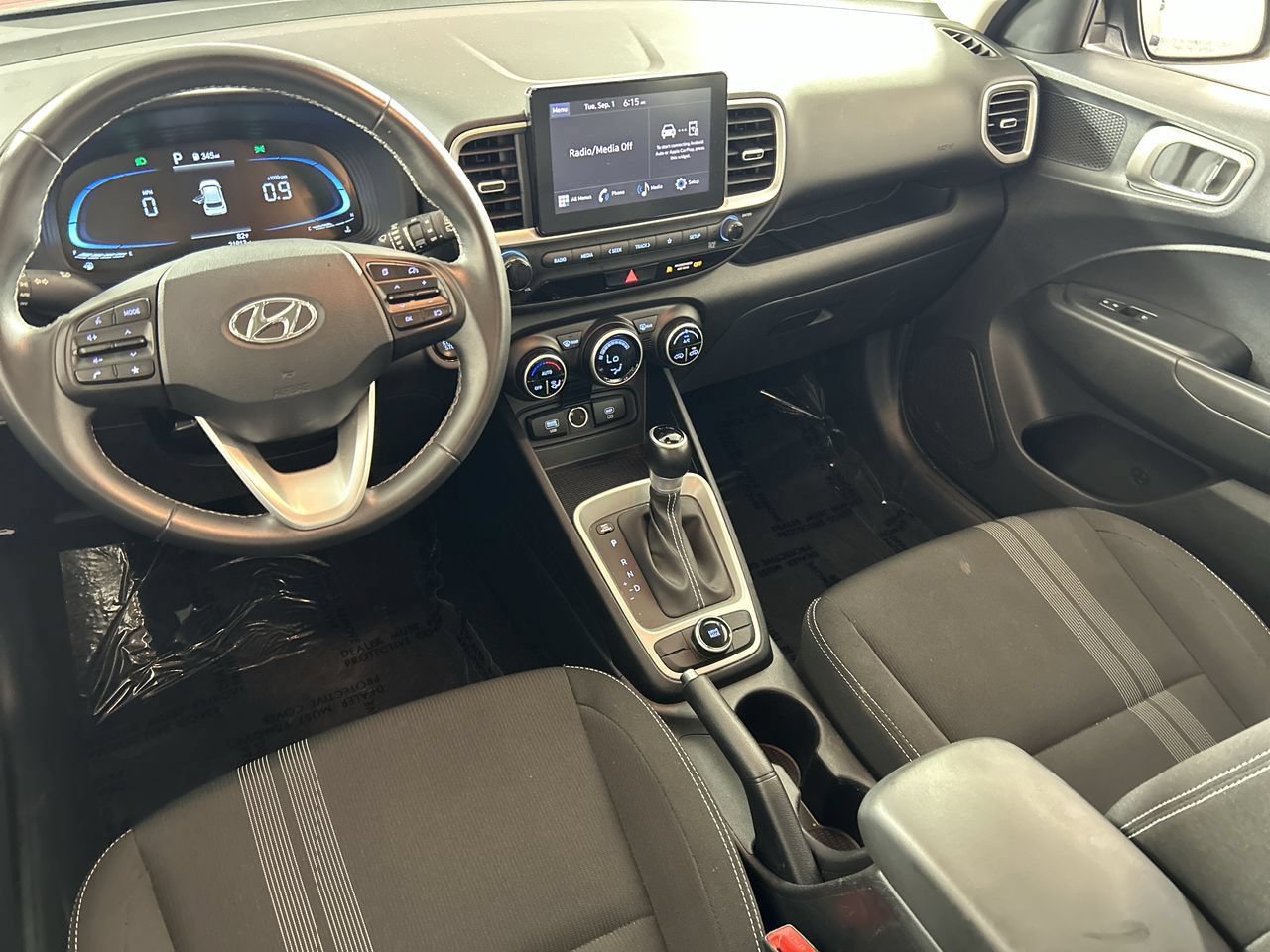 Used 2025 Hyundai Venue SEL FWD image 24
