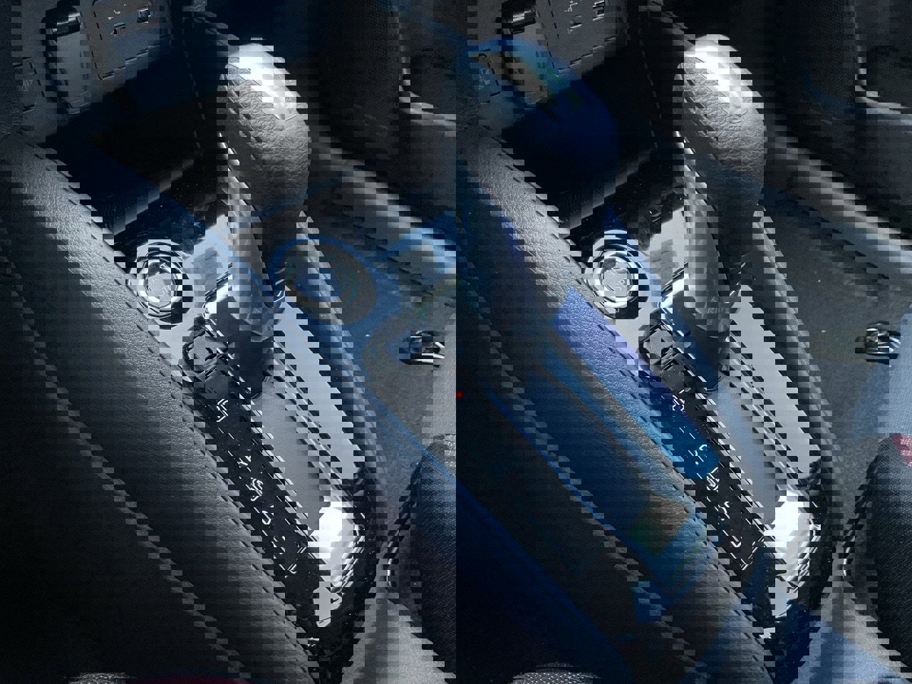 New 2025 Nissan Versa SR w/ Trunk Package image 31