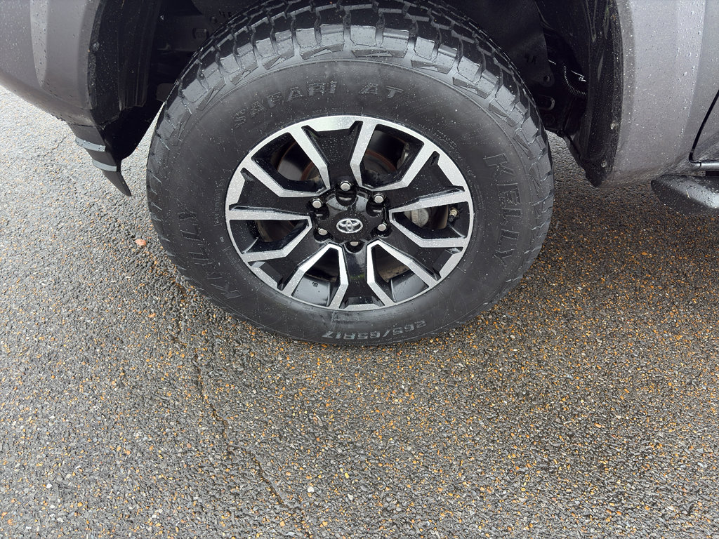 Used 2020 Toyota Tacoma TRD Sport image 9