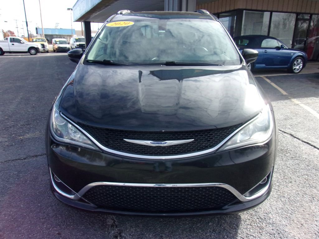 Used 2020 Chrysler Pacifica Touring-L image 3
