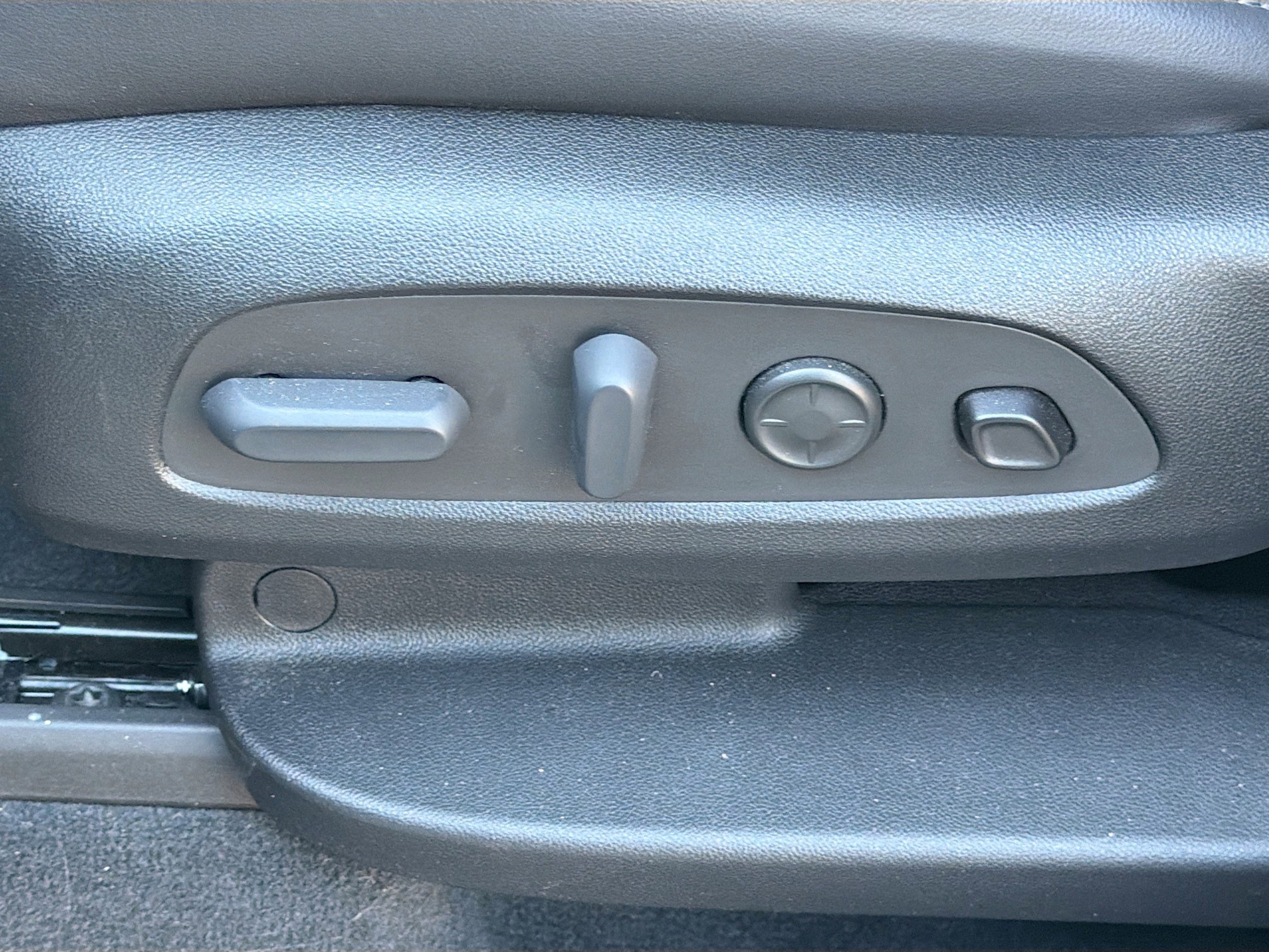 Used 2023 Buick Enclave Avenir w/ Avenir Technology Package image 24