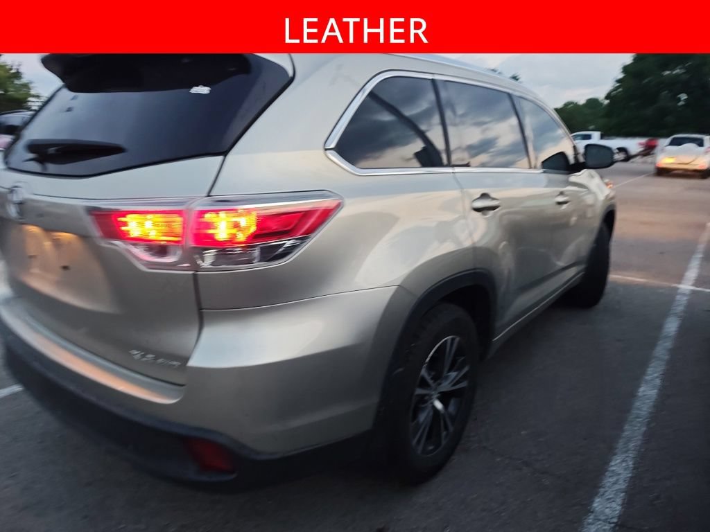 Used 2016 Toyota Highlander XLE AWD/4WD image 4