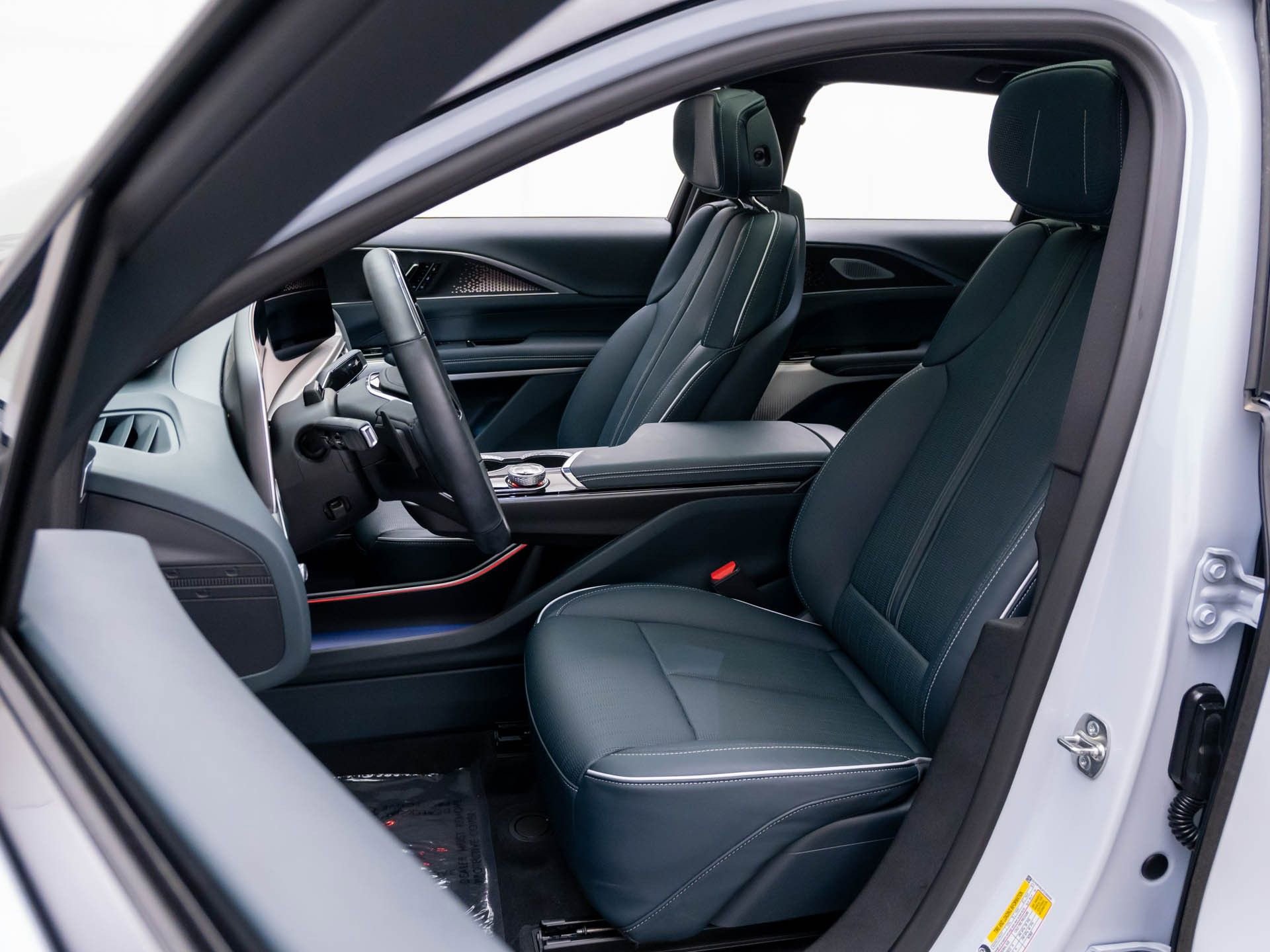 Used 2026 Cadillac Lyriq Signature Sport w/ Nappa Leather Package AWD/4WD image 19