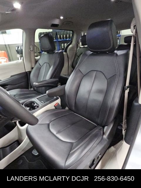 Used 2024 Chrysler Pacifica Touring-L image 25