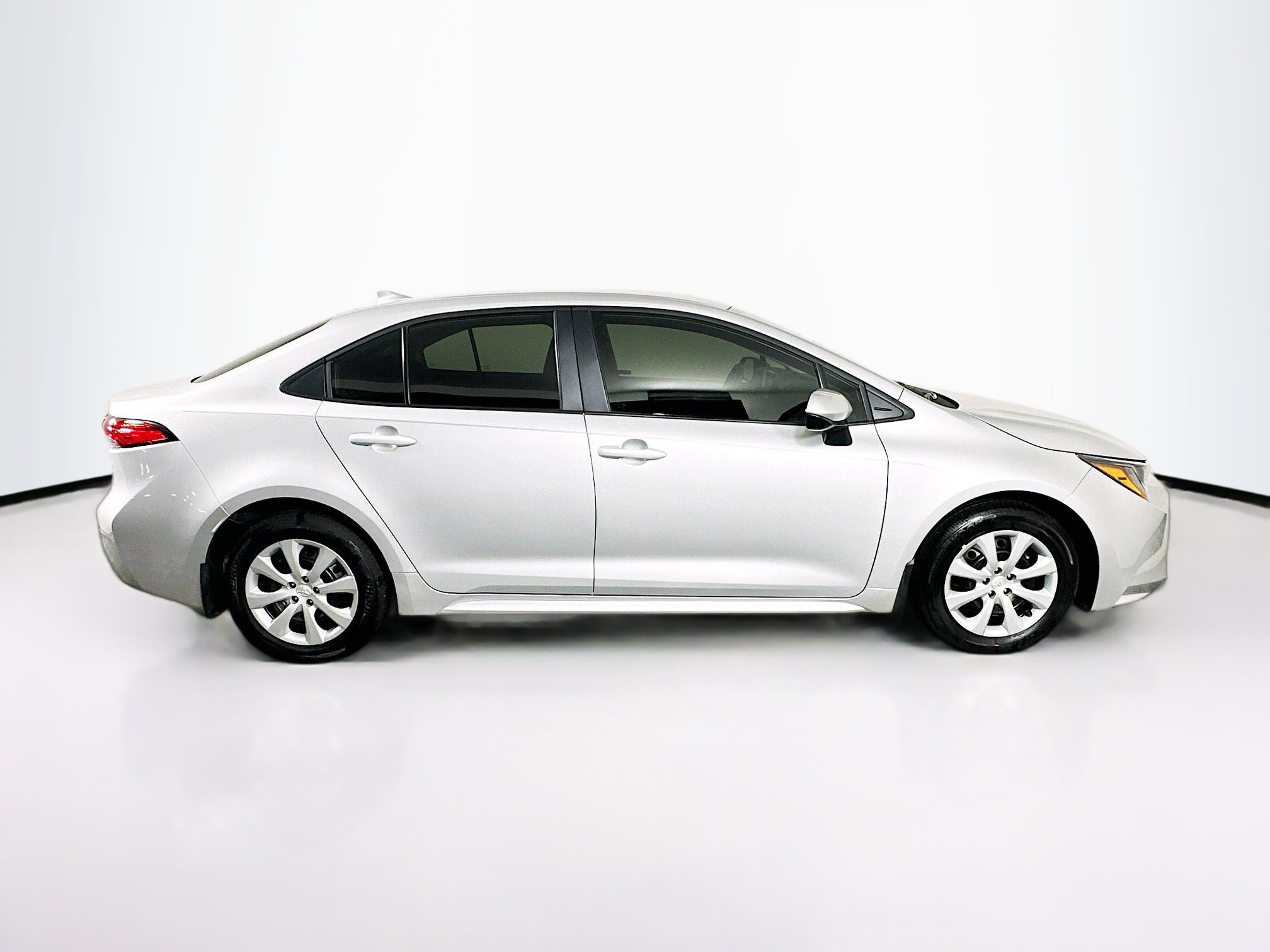 Used 2025 Toyota Corolla LE image 10