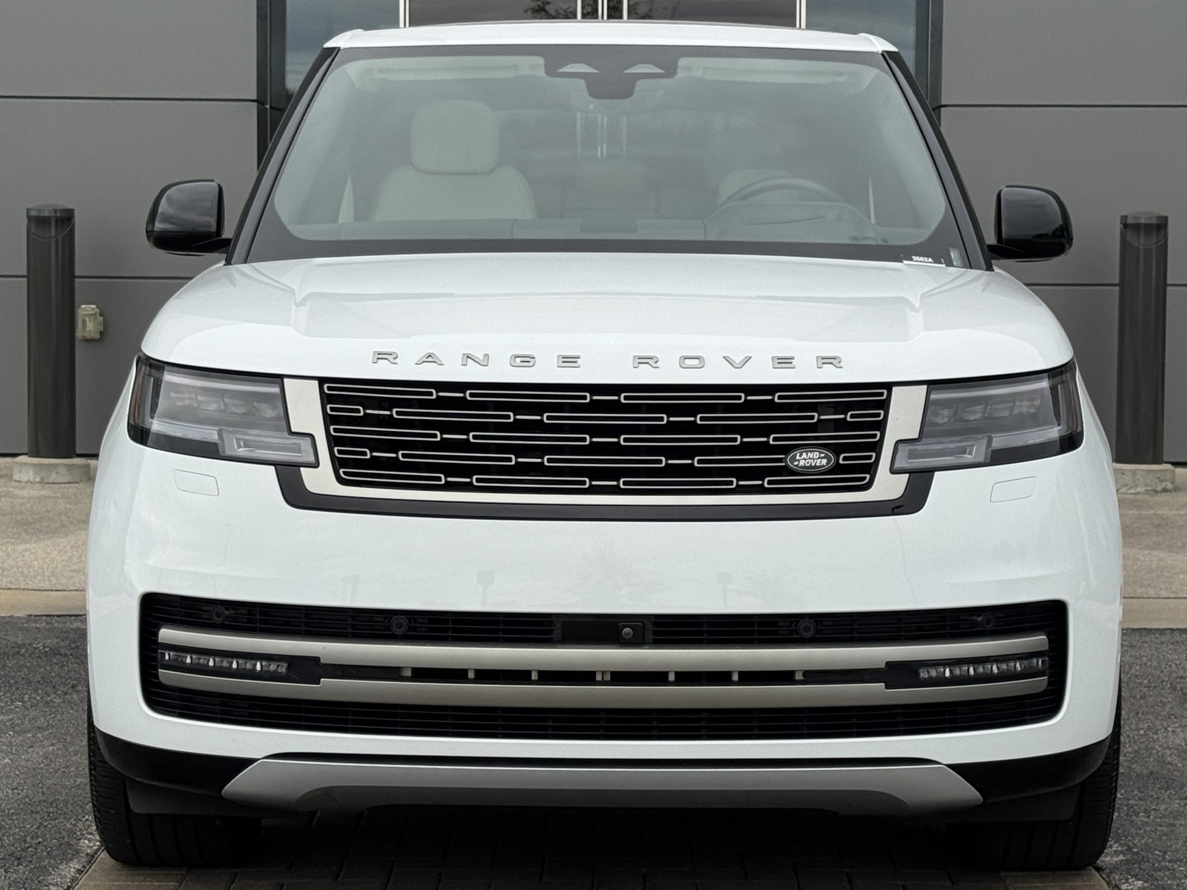 Certified 2025 Land Rover Range Rover SE AWD/4WD image 8
