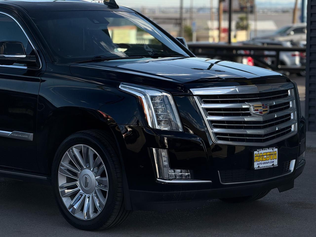 Used 2017 Cadillac Escalade Platinum RWD image 8
