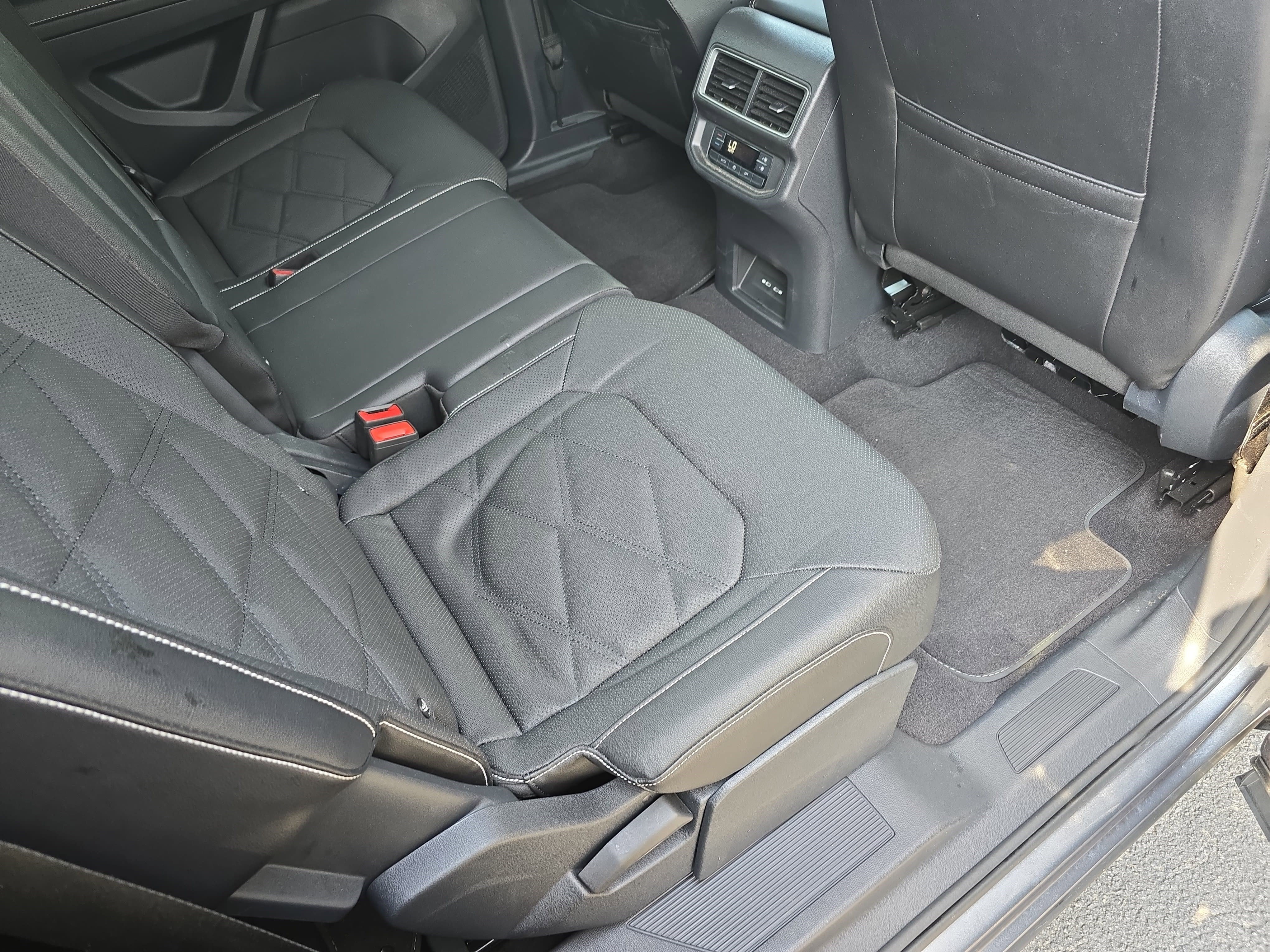 Used 2024 Volkswagen Atlas SE image 11