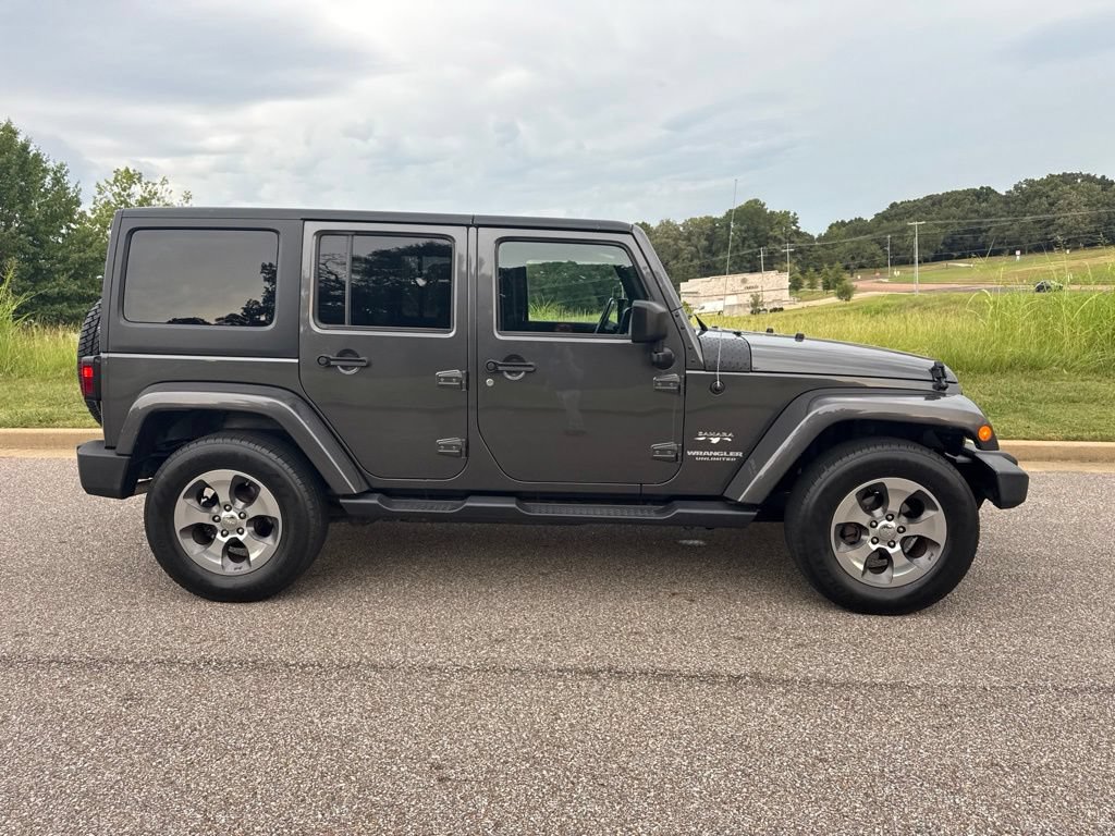 Used 2017 Jeep Wrangler Unlimited Sahara w/ Dual Top Group AWD/4WD image 2