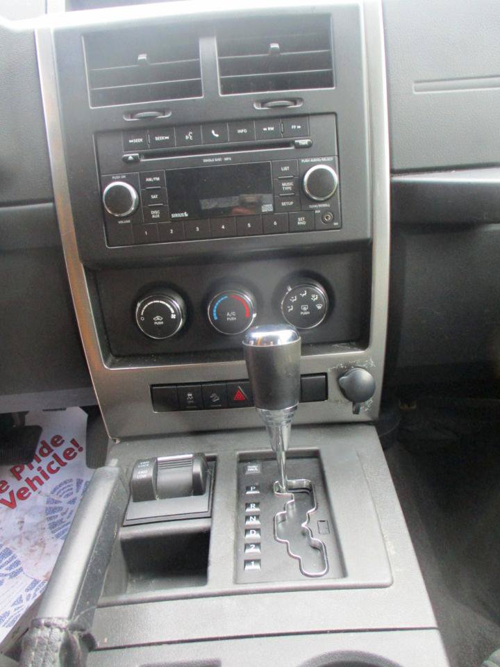Used 2010 Jeep Liberty Sport w/ Popular Equipment Group AWD/4WD image 11
