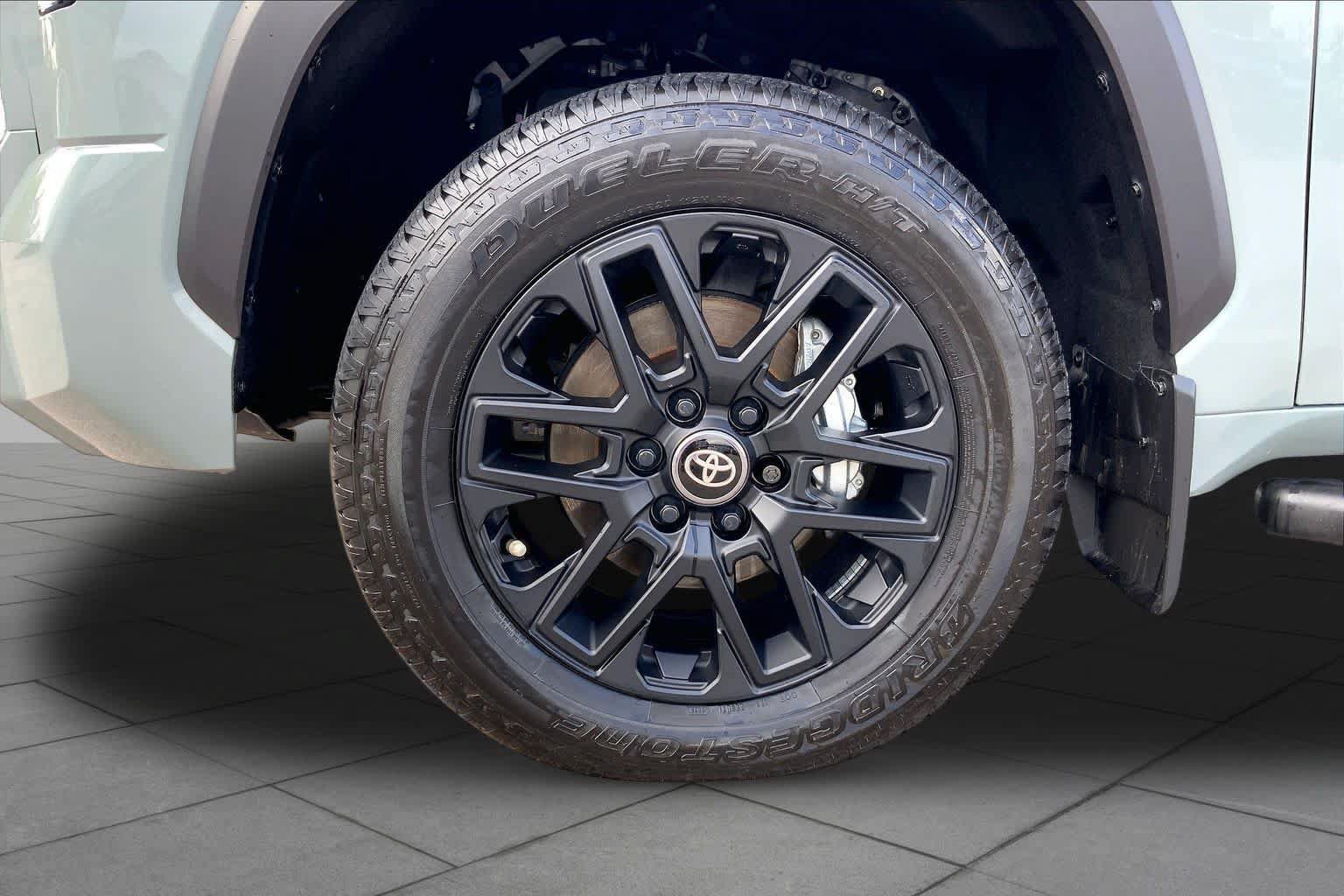 Used 2026 Toyota Tundra Limited AWD/4WD image 11