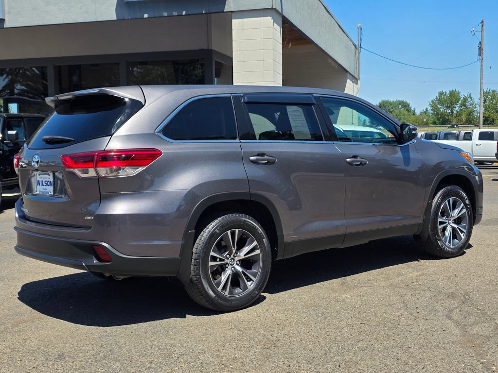Used 2019 Toyota Highlander LE AWD/4WD image 33