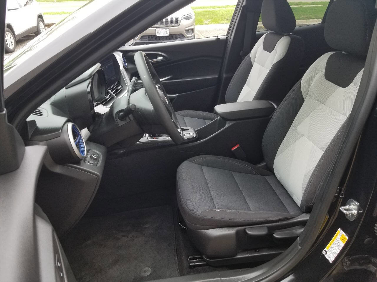 Used 2024 Chevrolet Trax LS FWD image 8