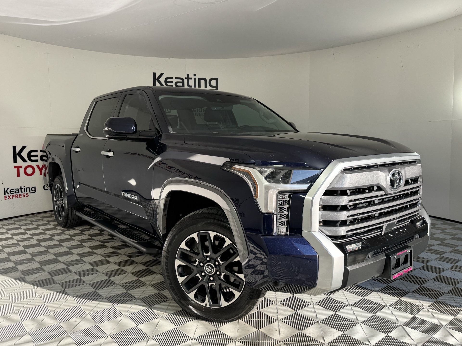Used 2024 Toyota Tundra Limited w/ Power Package AWD/4WD image 2