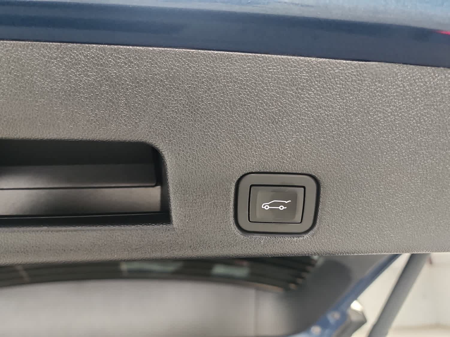 Used 2025 Chevrolet Traverse LT FWD image 36
