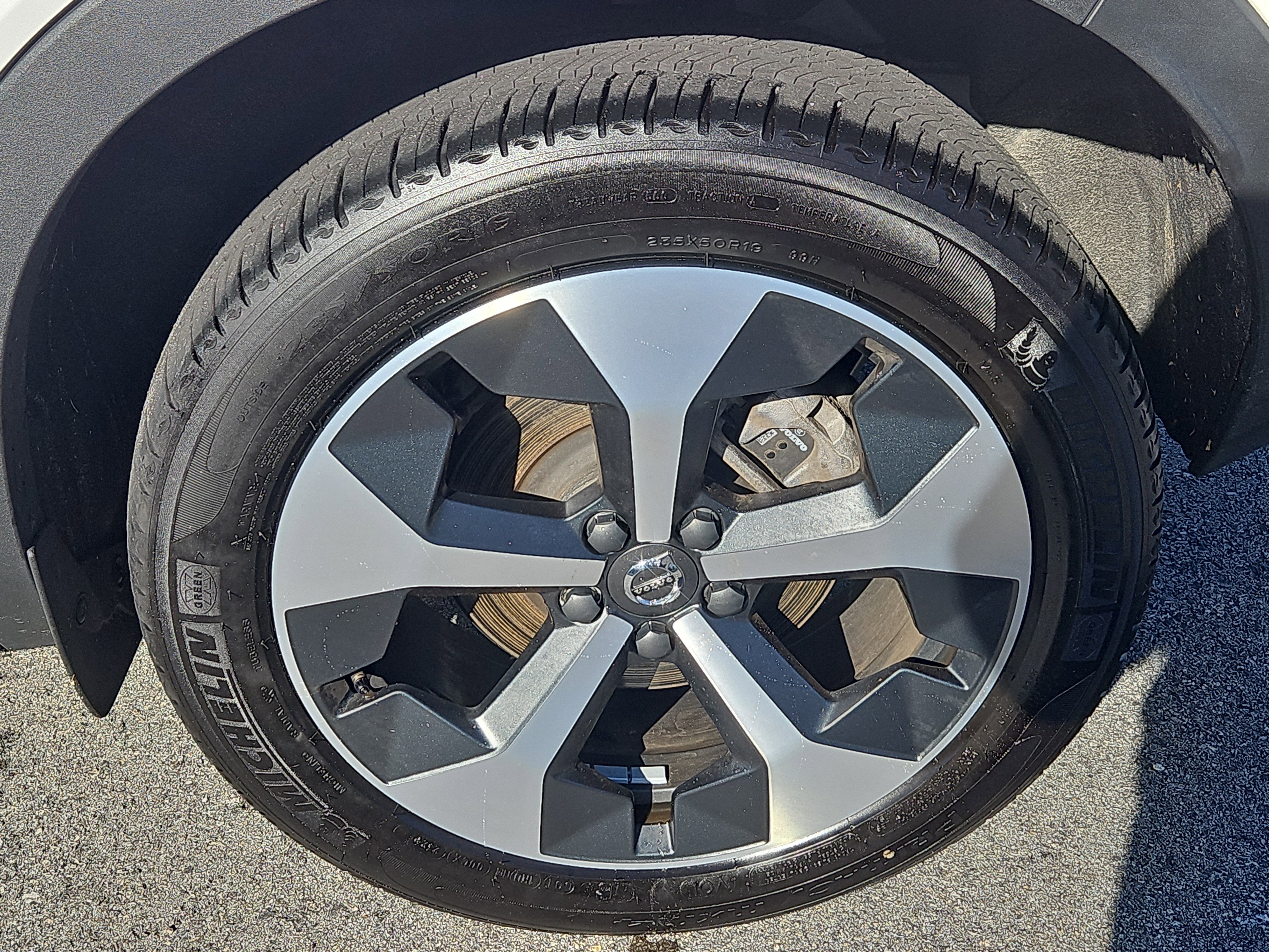 Used 2025 Volvo XC40 B5 Plus w/ Protection Package Premier image 30