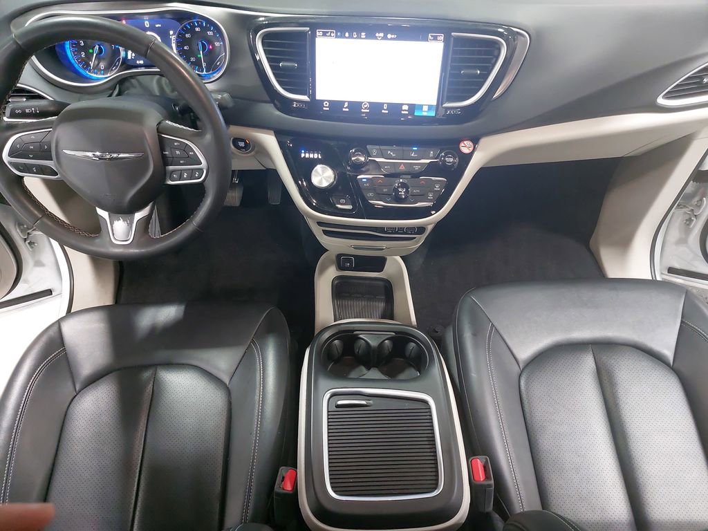 Used 2024 Chrysler Pacifica Touring-L FWD image 9