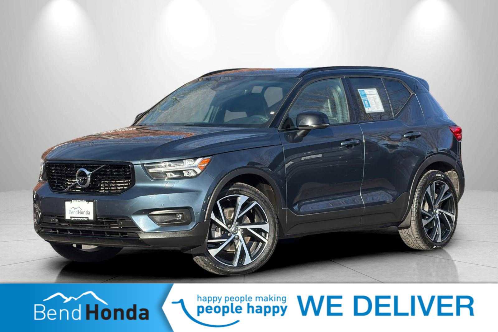 Used 2022 Volvo XC40 T5 R-Design w/ Advanced Package