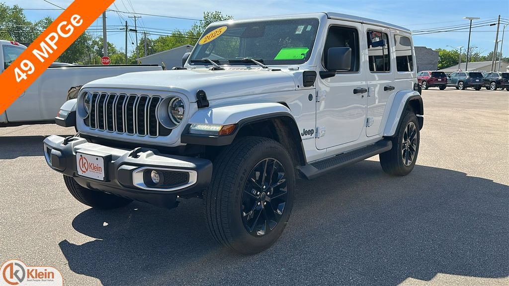 Used 2025 Jeep Wrangler Unlimited Sahara AWD/4WD image 3