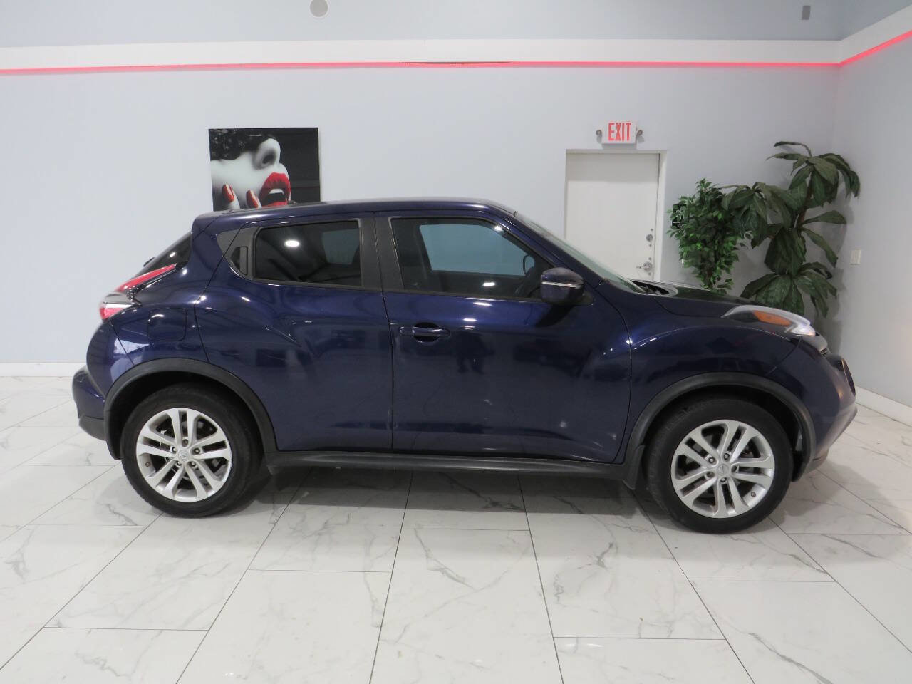 Used 2015 Nissan Juke S image 2