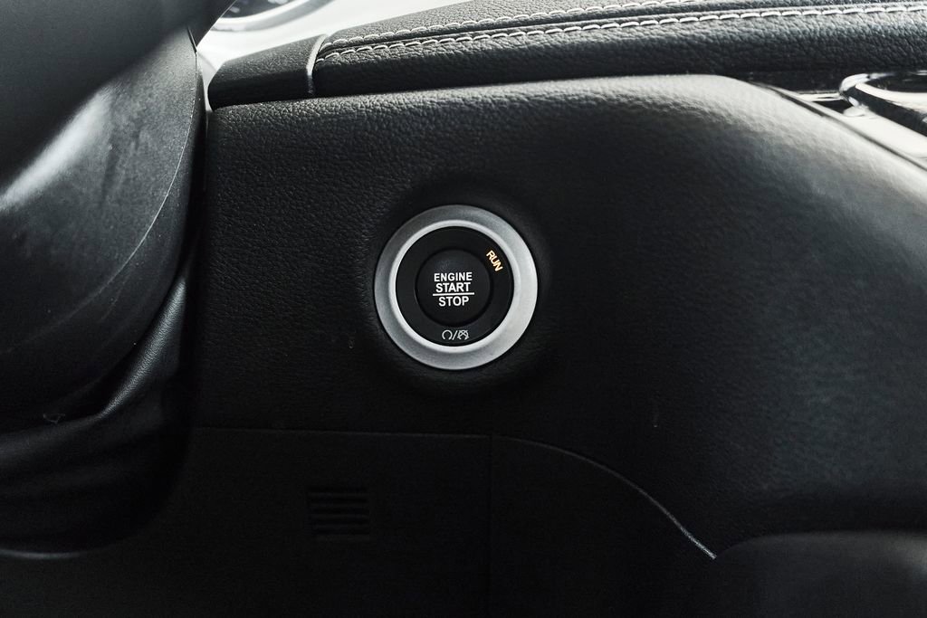 Used 2025 Chrysler Pacifica Limited image 30