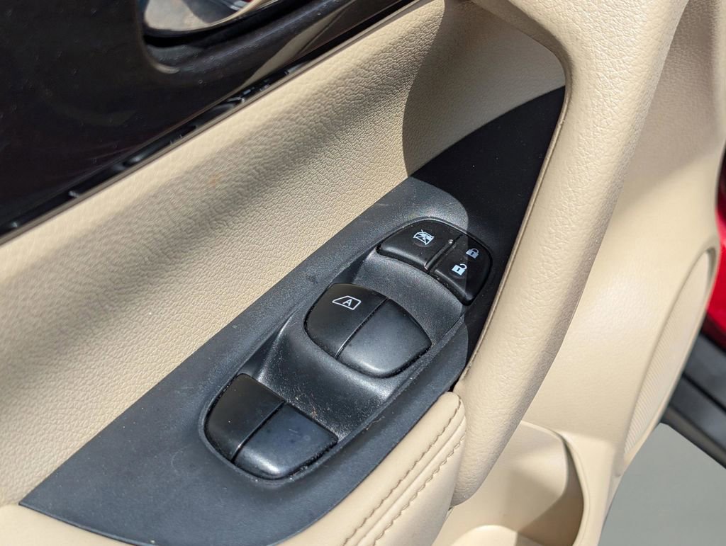 Used 2019 Nissan Rogue SV w/ Premium Package FWD image 16