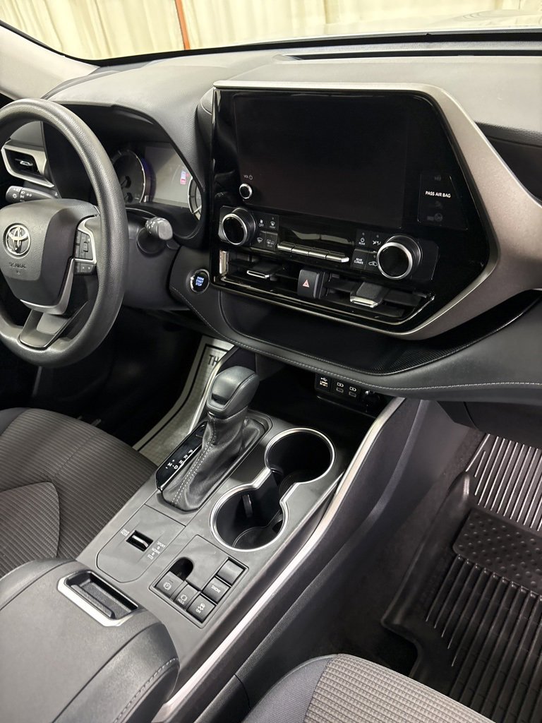 Used 2023 Toyota Highlander L image 34