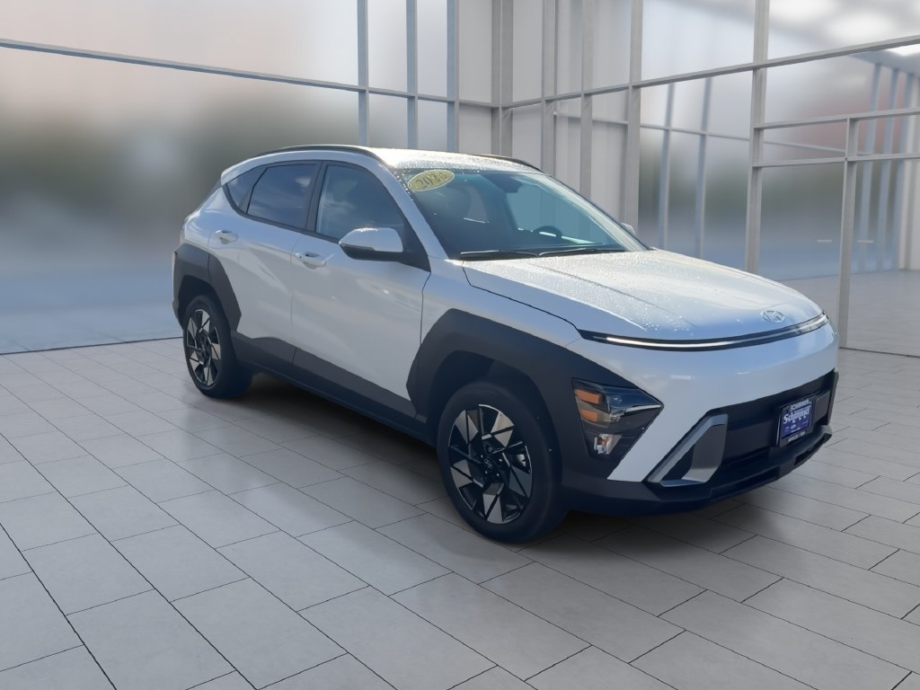 Used 2024 Hyundai Kona SEL AWD/4WD image 2