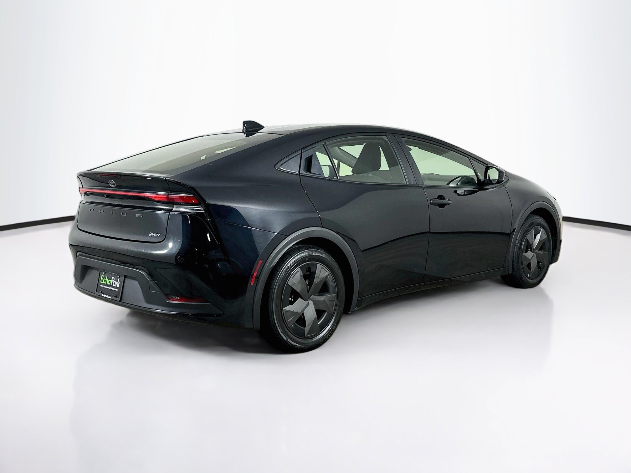 Used 2024 Toyota Prius LE FWD image 9