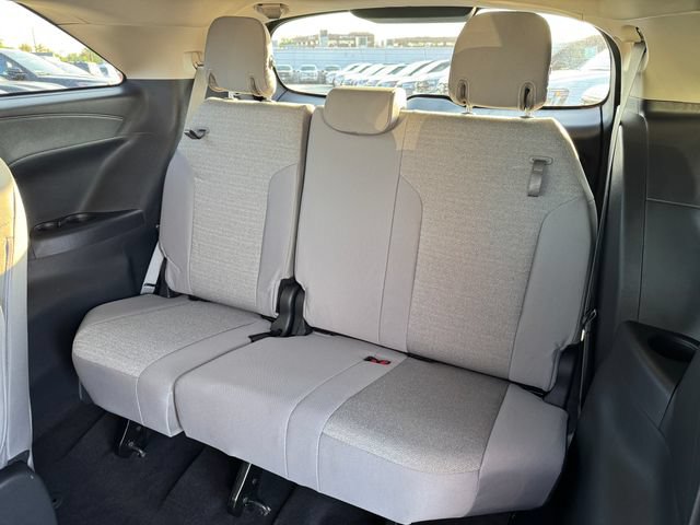 Used 2025 Toyota Sienna LE AWD/4WD image 18